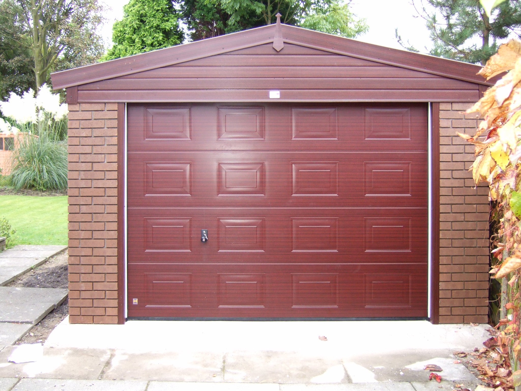 Hanson Woodthorpe Pitched Roof Garage – GCS Leisure Buildings