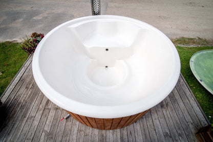 1.8m Luxury Fibreglass Hot Tub with integrated heater